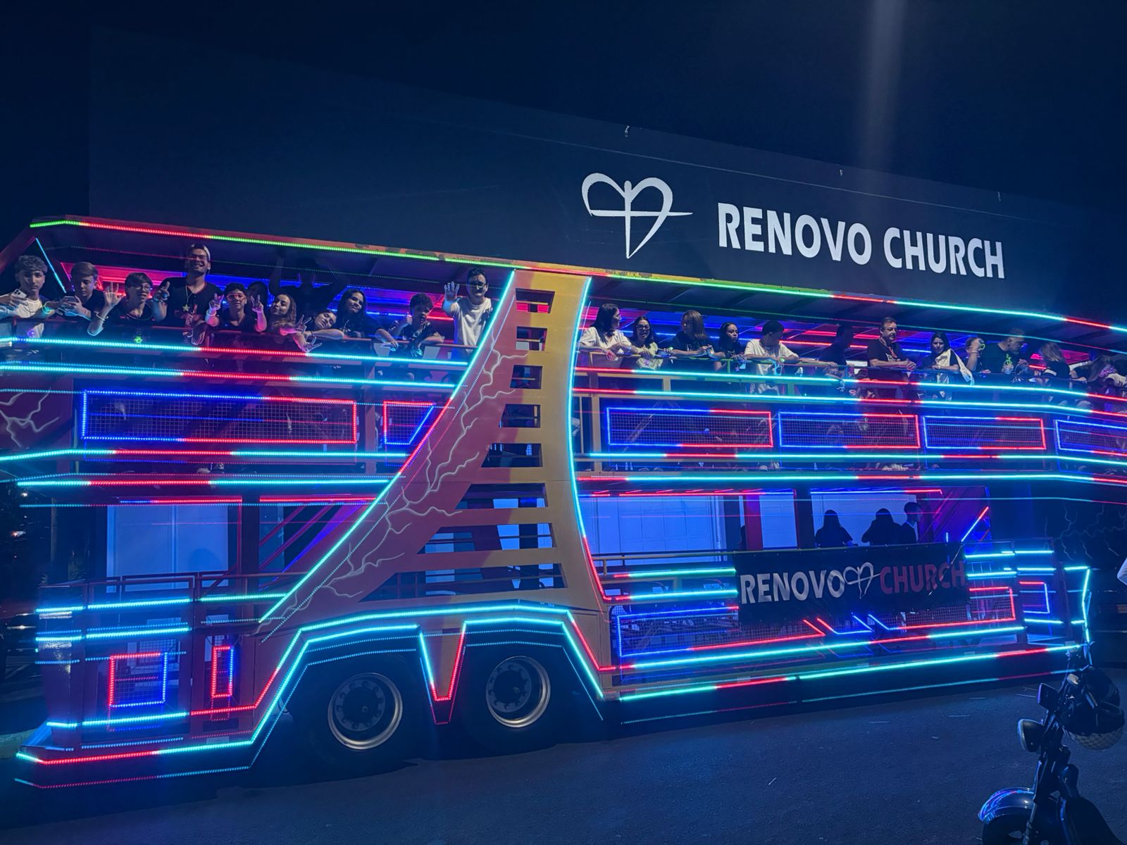 Renovo Church mobiliza membros em evangelização itinerante pelo centro da cidade