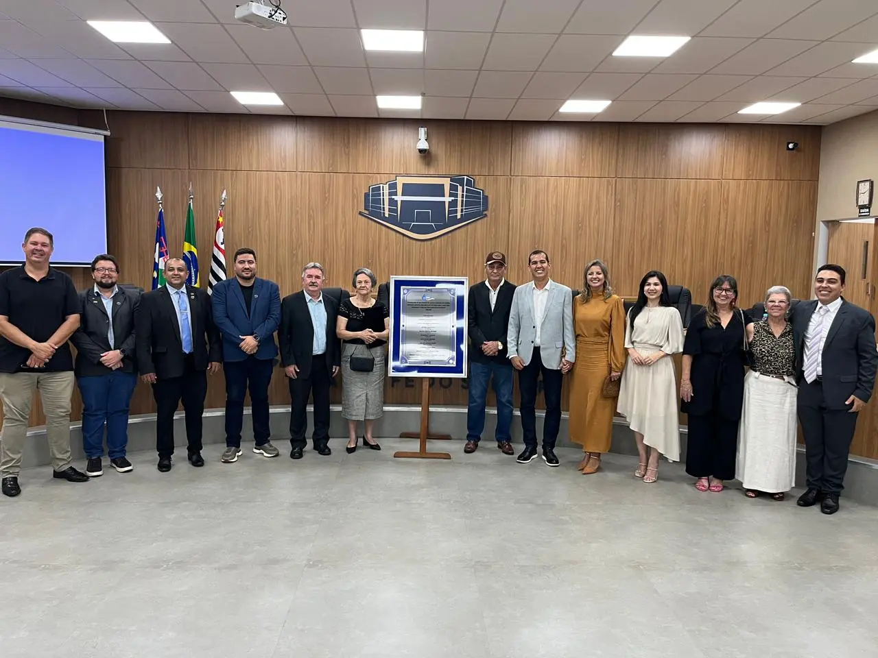 Governo Municipal enaltece gestões de provedores nos 60 anos da Santa Casa em solenidade na Câmara Municipal