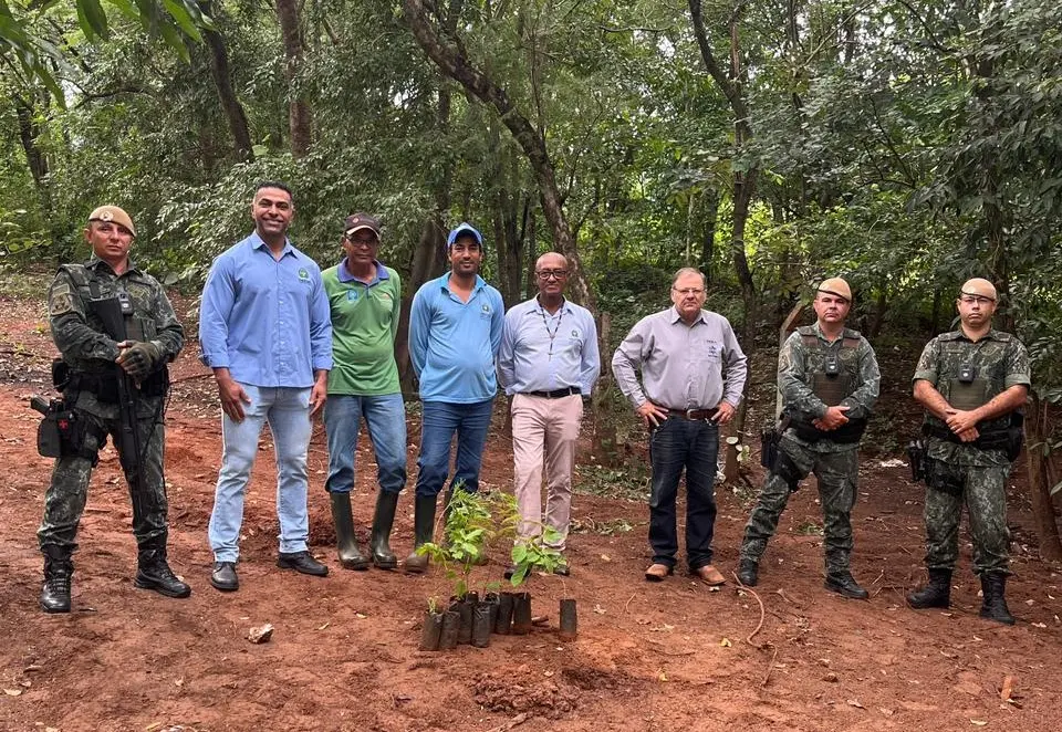 Prefeitura realiza plantio de mudas nativas no Balneário Adriana