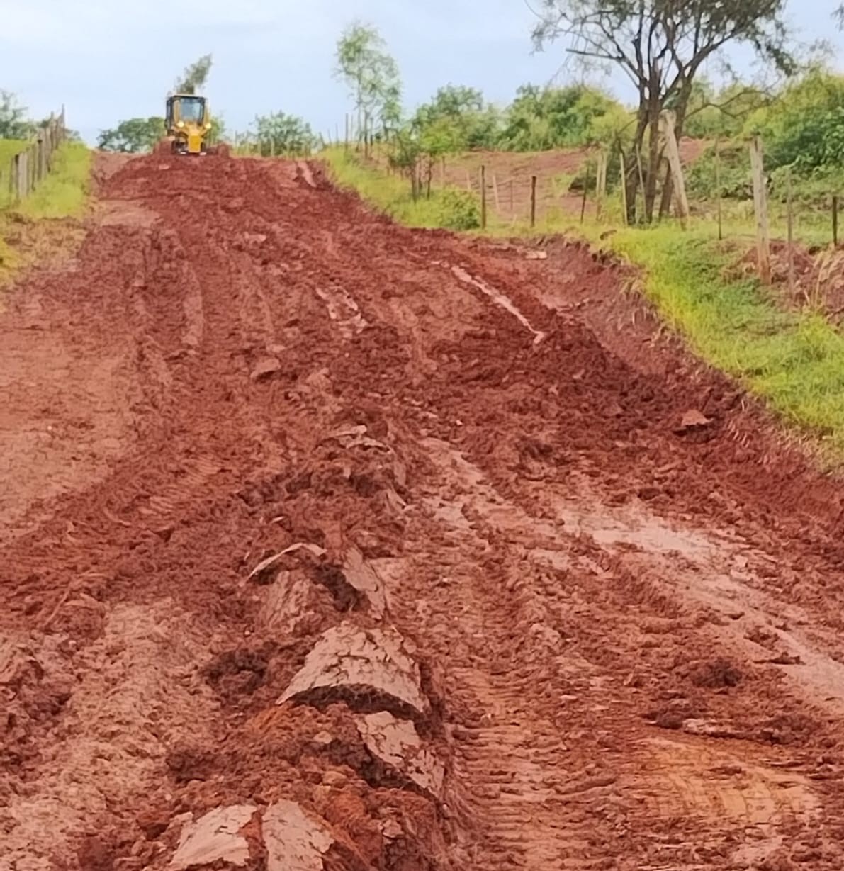 Força-tarefa atua na recuperação de estradas rurais afetadas pelas chuvas