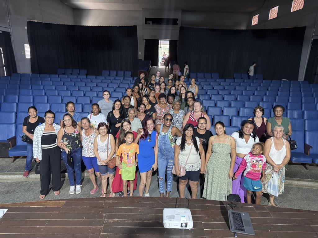 Cine Debate promove reflexão e acolhimento para mulheres atendidas pelo CRAS