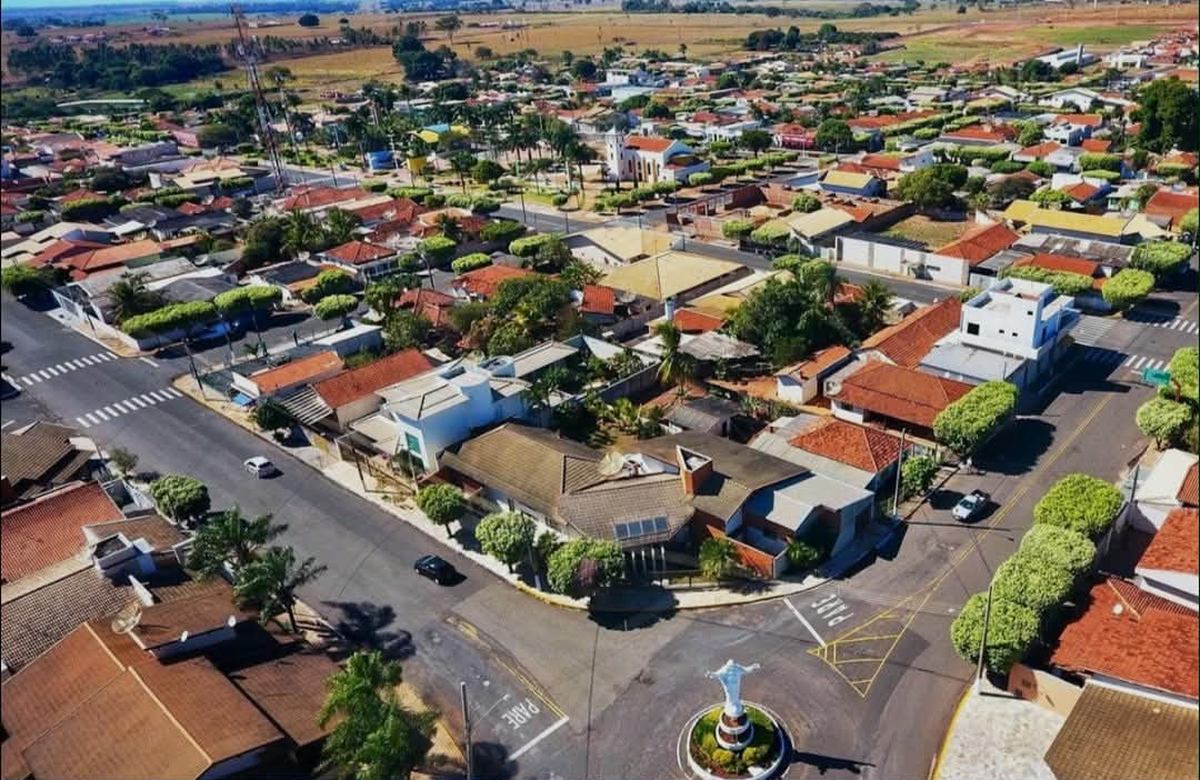 Prefeitura de Macedônia concede aumento de 30,42% aos professores da rede municipal.