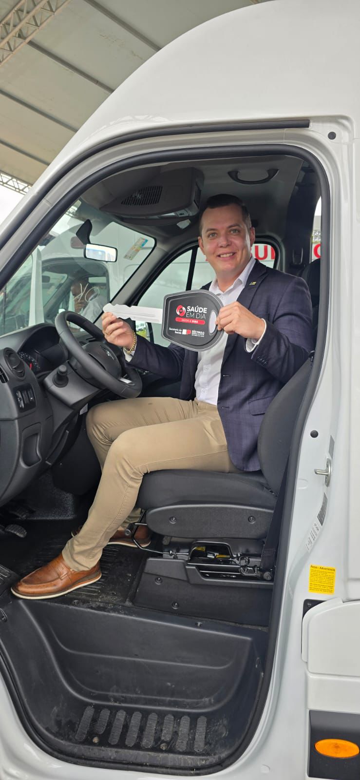 Macedônia recebe nova van para transporte de pacientes e reforça atendimento na saúde