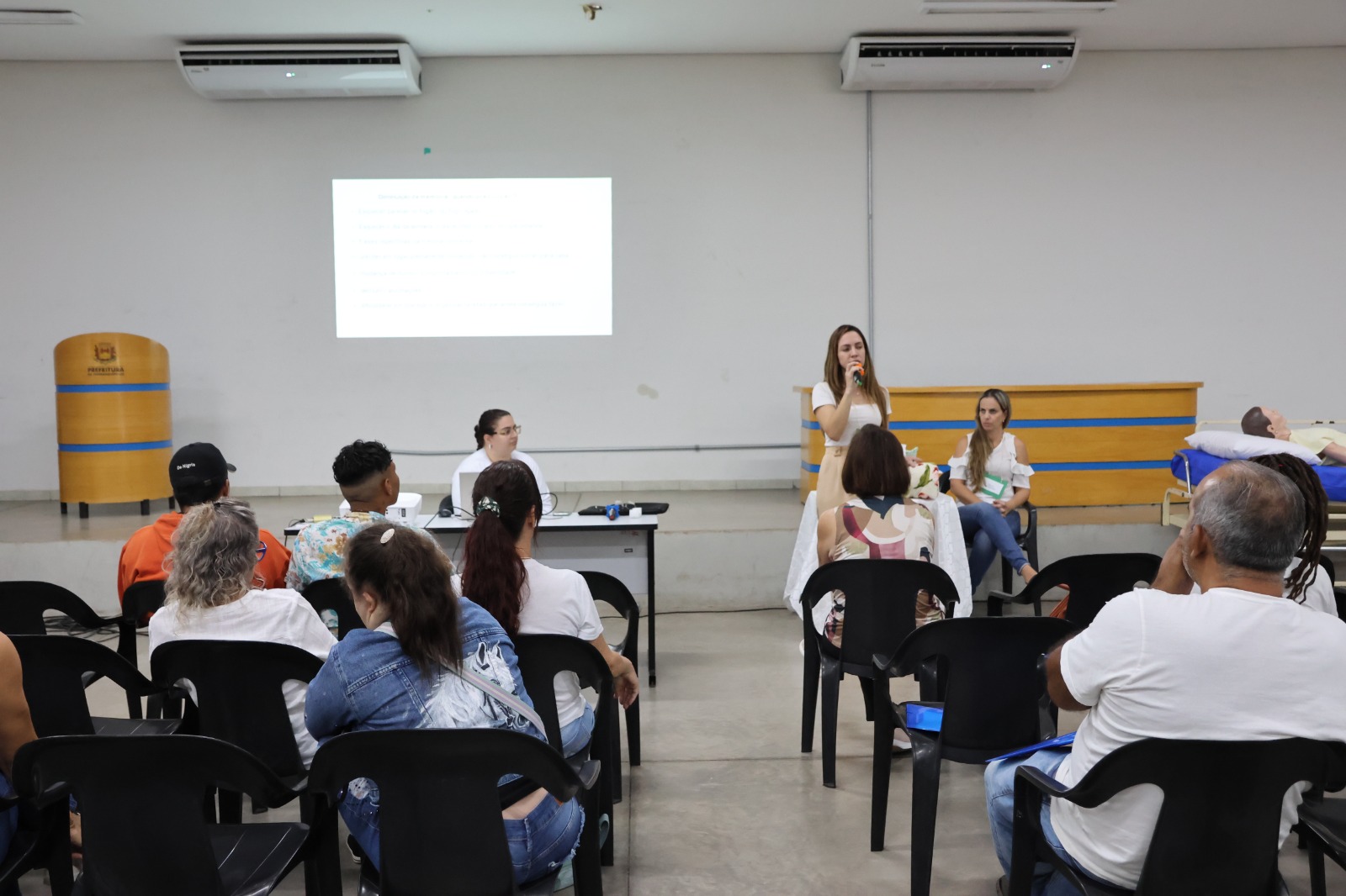 Familiares cuidadores recebem treinamento em Fernandópolis