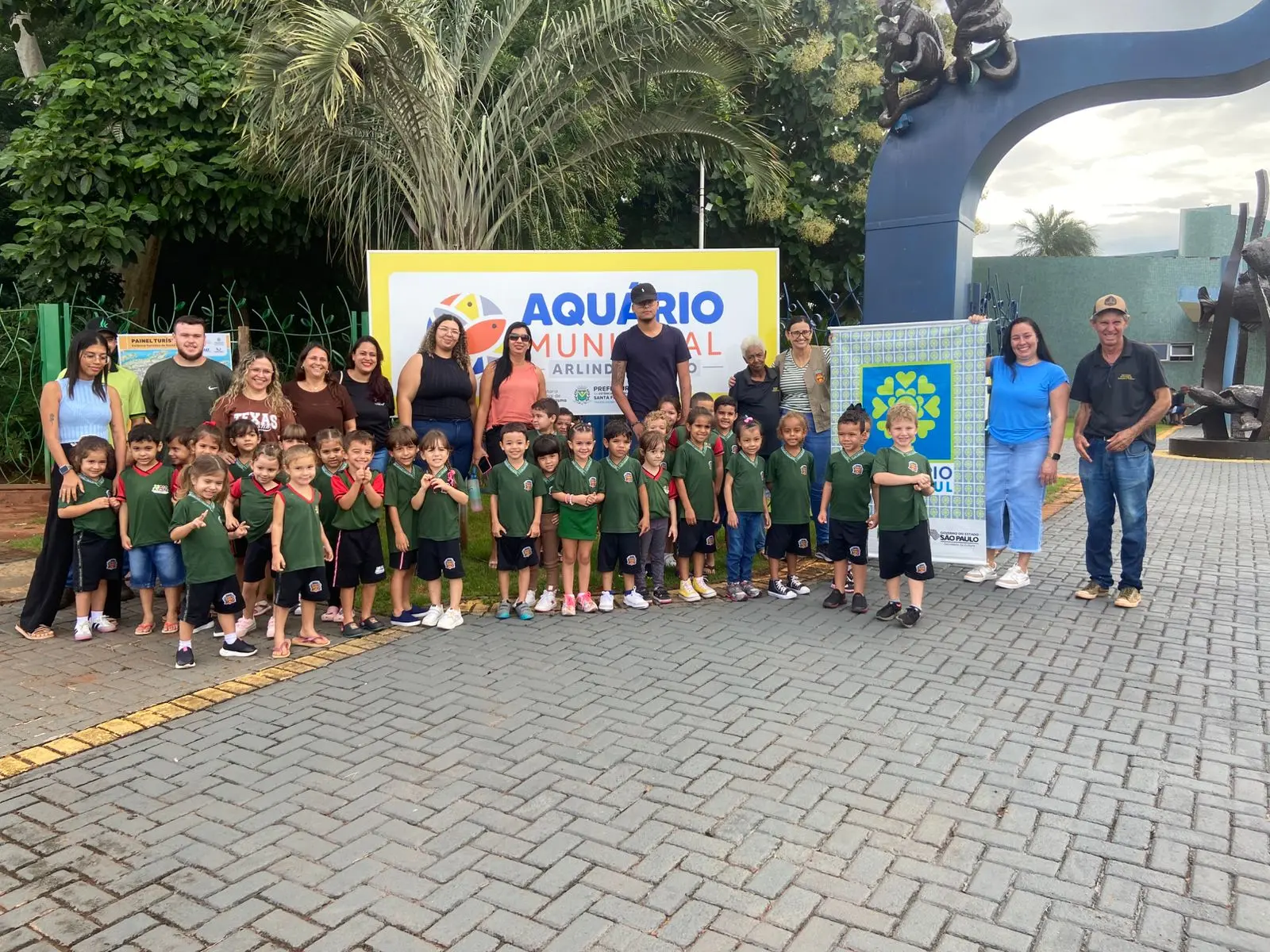 Crianças de Nova Canaã Paulista visitam o Aquário Municipal de Santa Fé do Sul
