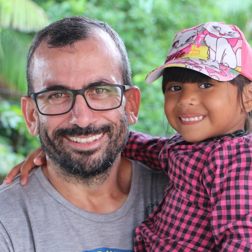 Segurar uma criança indígena nos braços é segurar toda a ancestralidade