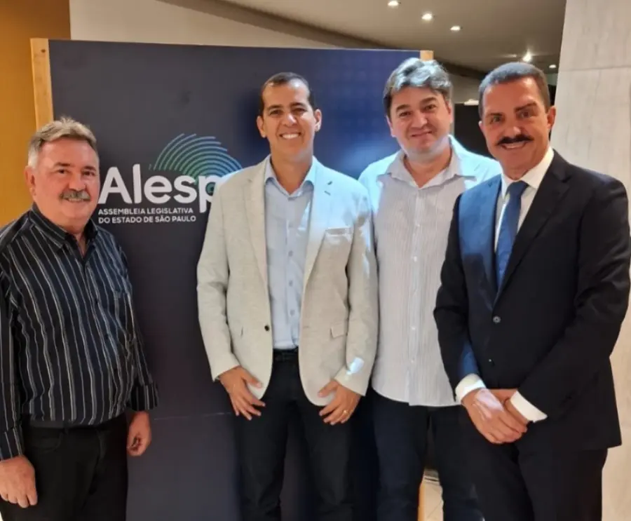 Vaguinho Lopes e prefeito Evandro Mura protocolam ofícios por habitação e fortalecimento da Amassol ao Deputado Itamar Borges