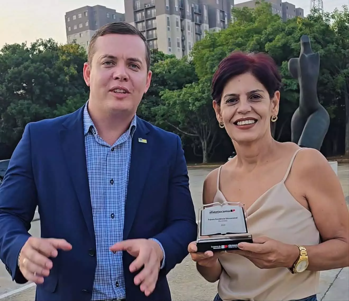 Macedônia é destaque estadual e recebe Prêmio Excelência Educacional