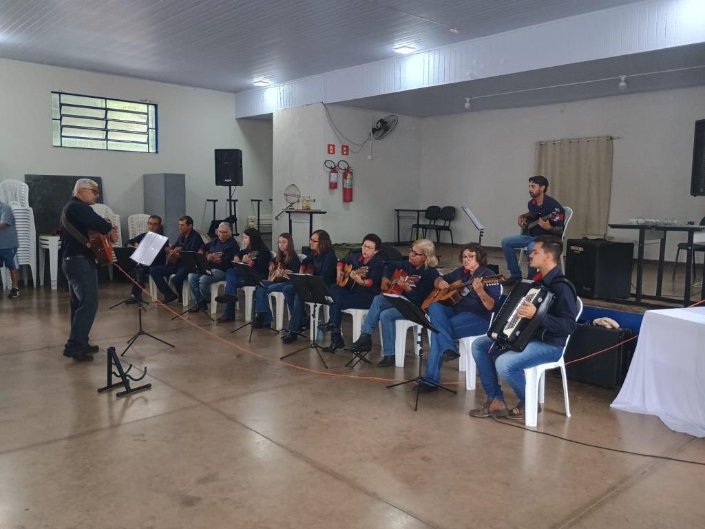 Orquestra de Violeiros realiza apresentação no Asilo São Vicente de Paulo
