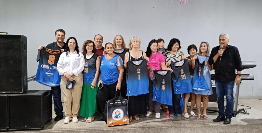 Equipe feminina de vôlei adaptado do CIEVI recebe novos uniformes para representar Jales no JOMI 2026
