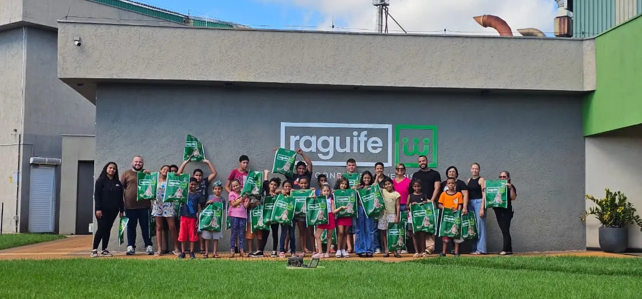 Projeto Renascer promove visita técnica à empresa Raguife e incentiva jovens a planejarem o futuro