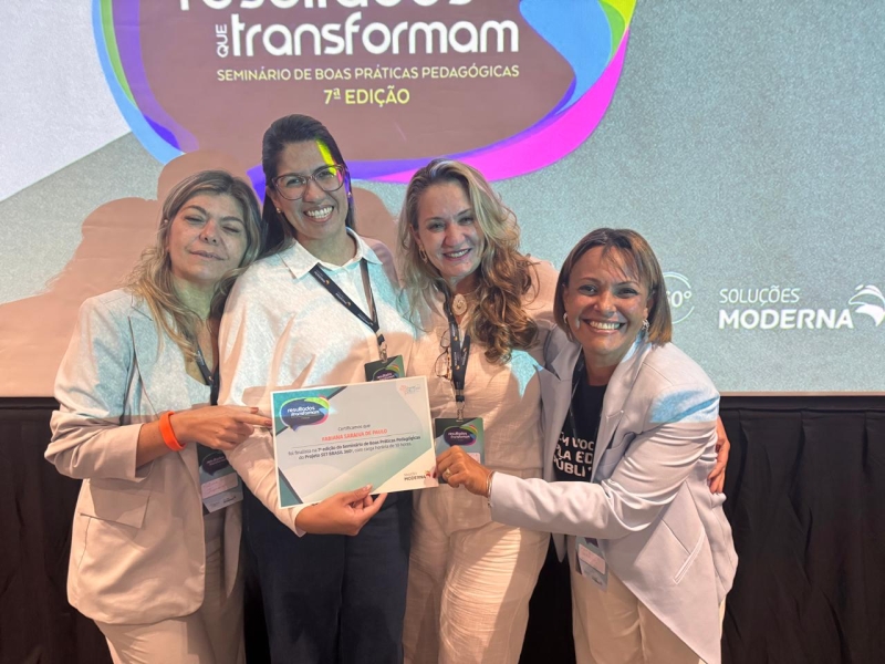 Professora da rede municipal fica entre as três melhores do Brasil com projeto de inclusão em Libras