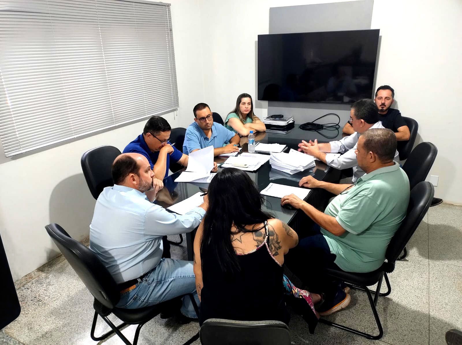 Entre a lei e a realidade: Prefeitura de Guarani d’Oeste enfrenta irregularidades em quadro de servidores aposentados