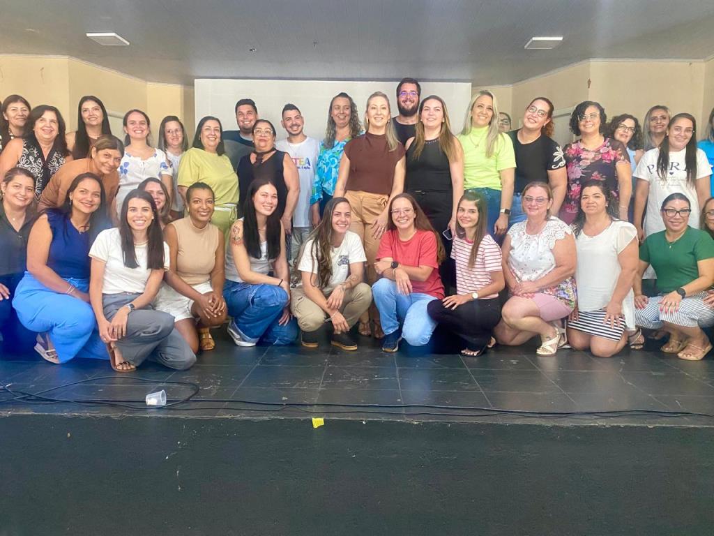 Profissionais da Rede Municipal de Educação participam de formação sobre autismo e inclusão escolar