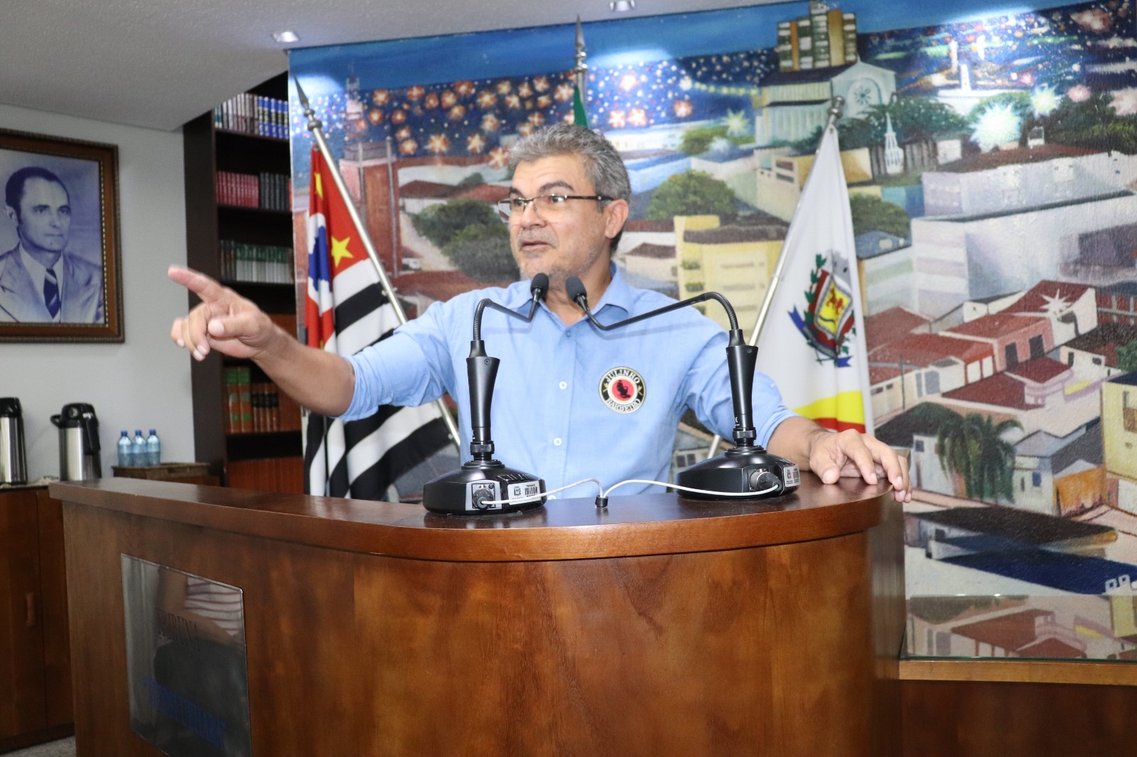 Julinho Barbeiro pede limpeza, manutenção e placas contra descarte irregular na Praça dos Arnaldos