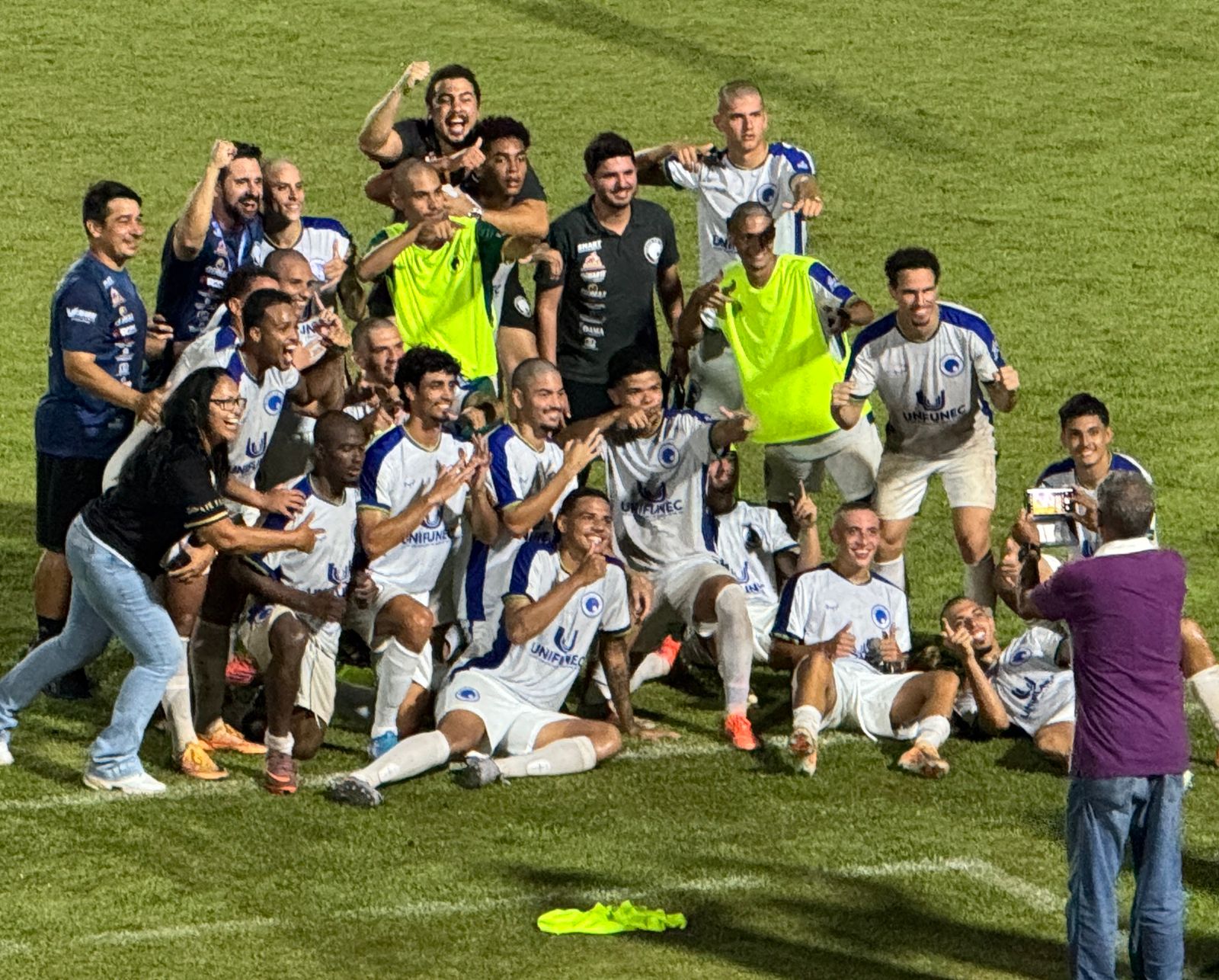 Santa Fé aproveita expulsão e vence o Riopretano na estreia dos clubes