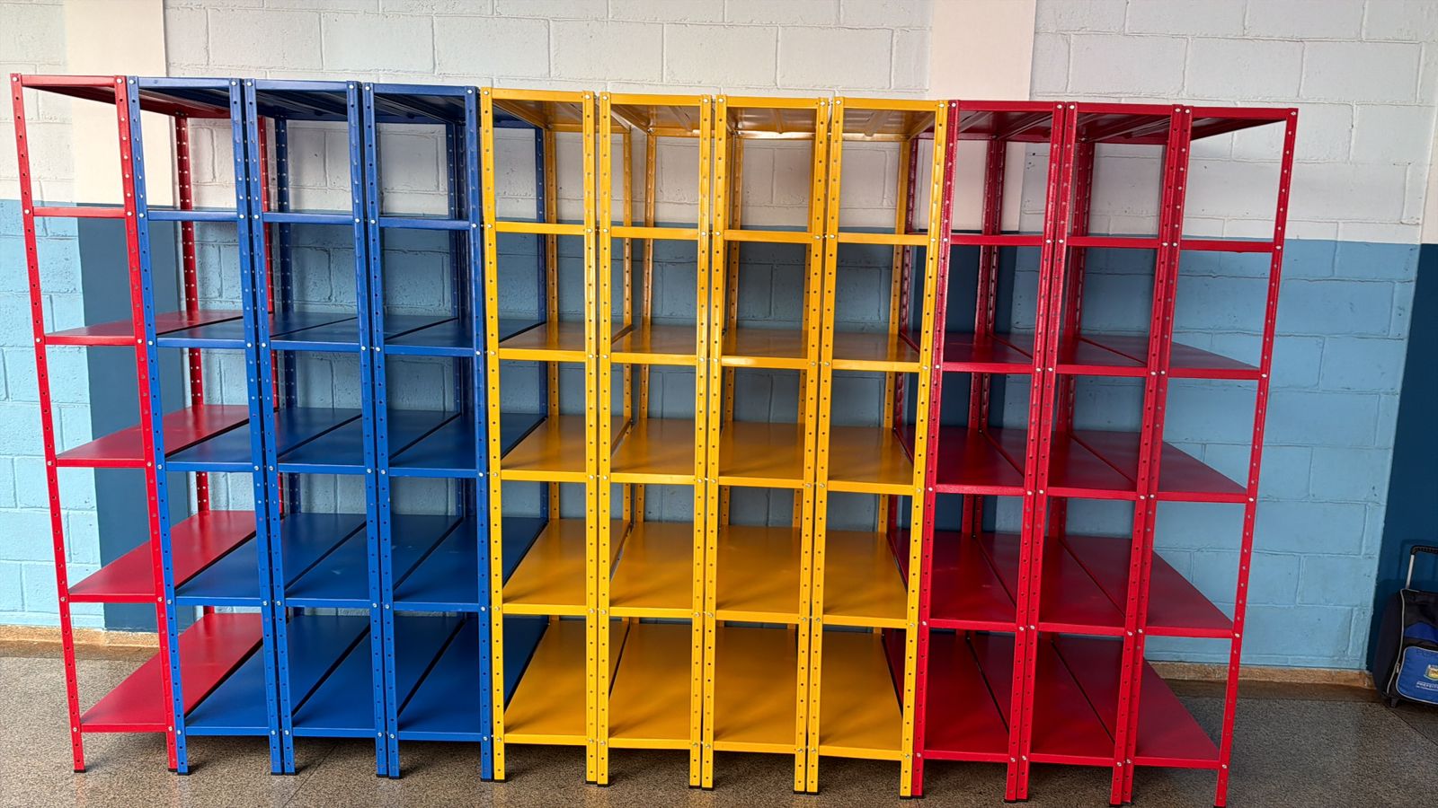 Escolas de tempo integral recebem móveis novos