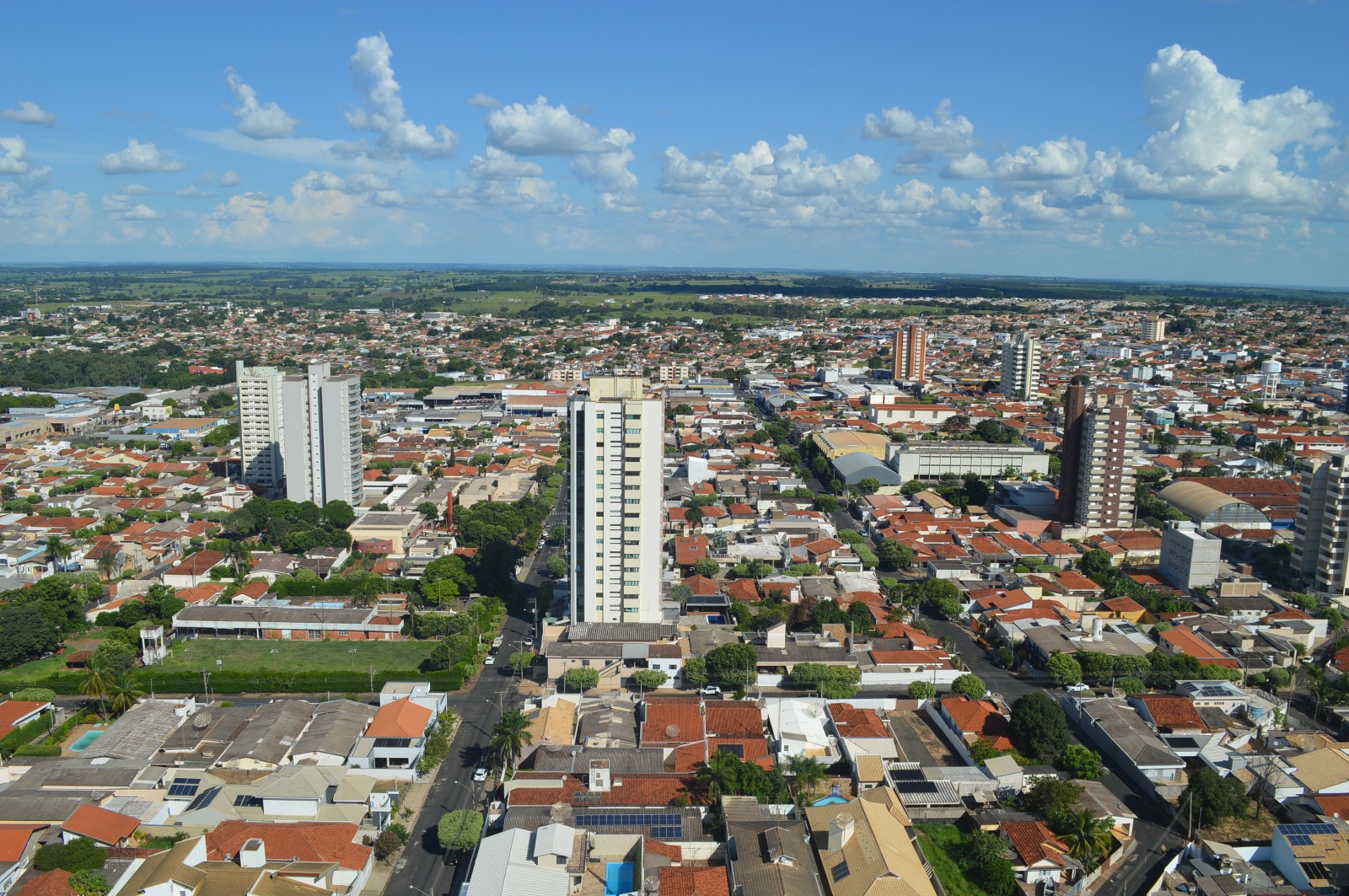 O que abre e o que fecha em Fernandópolis no feriadão do Dia do Trabalho