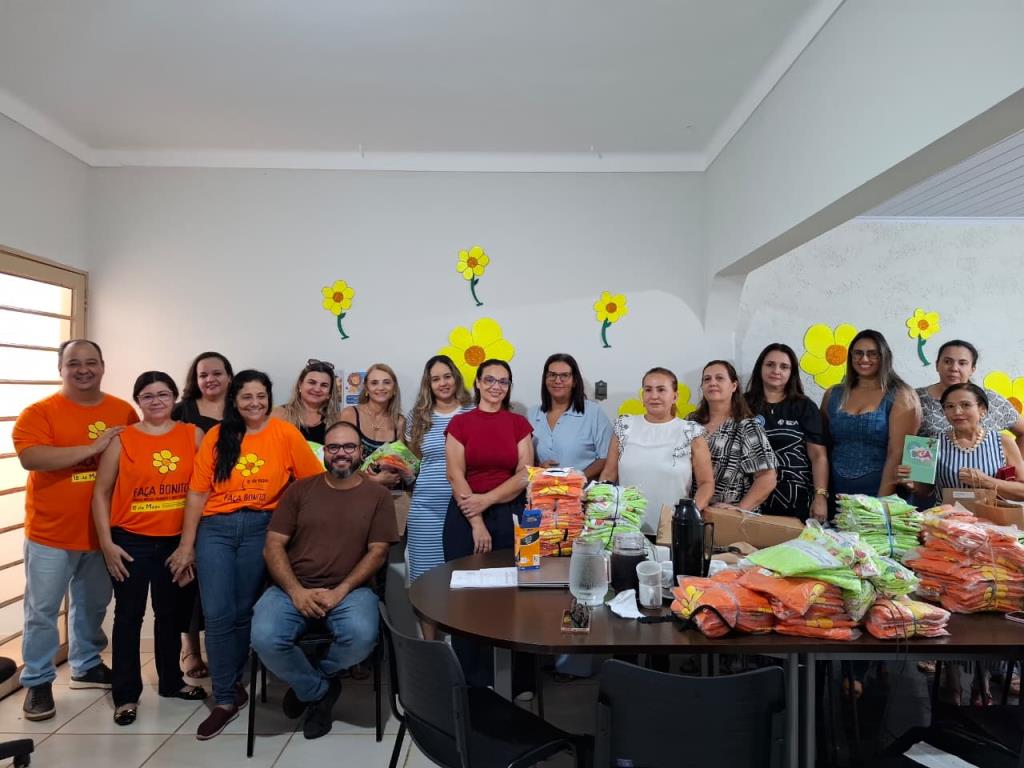 Jales fortalece rede de proteção com campanhas, distribuição de camisetas e entrega do ECA a profissionais