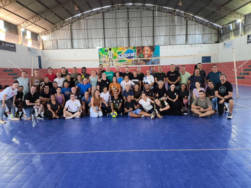 Sesc Rio Preto e Prefeitura de Jales promovem capacitação em pedagogia do voleibol com Spencer Lee no Dia do Desafio