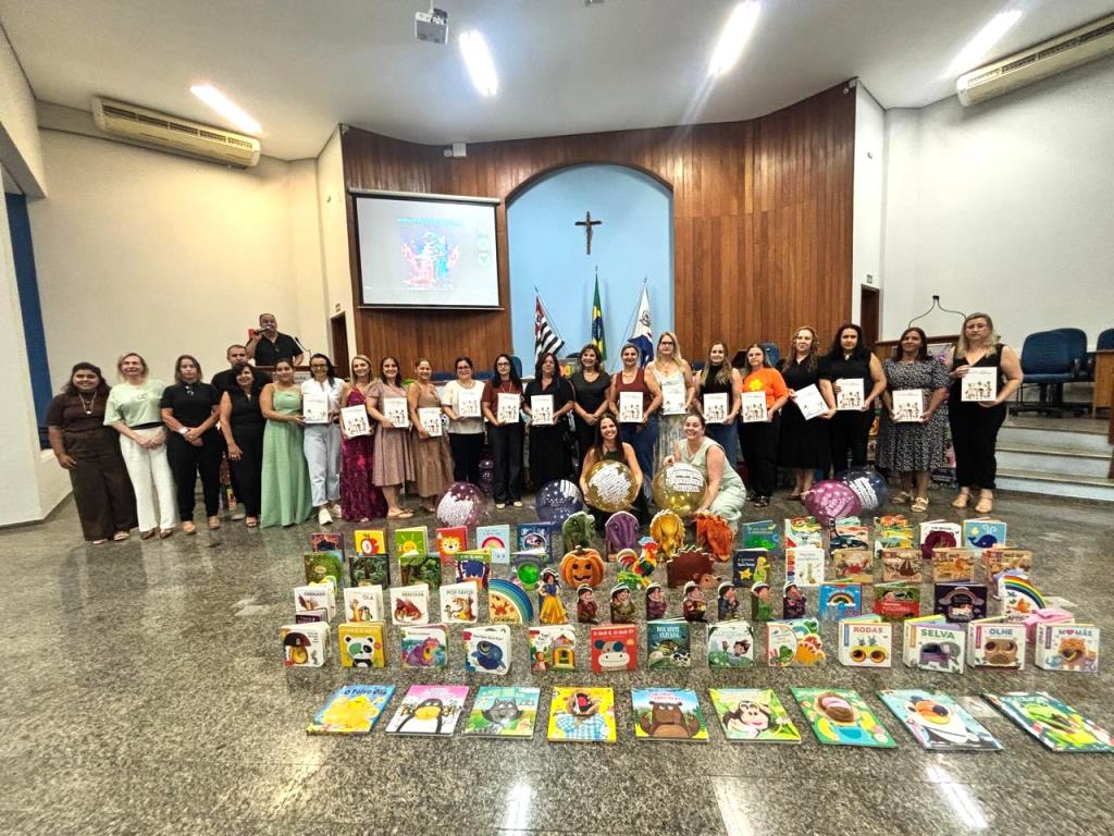 Jales investe em leitura na primeira infância e entrega 23 bibliotecas infantis e kits de formação do Programa Pró LEEI