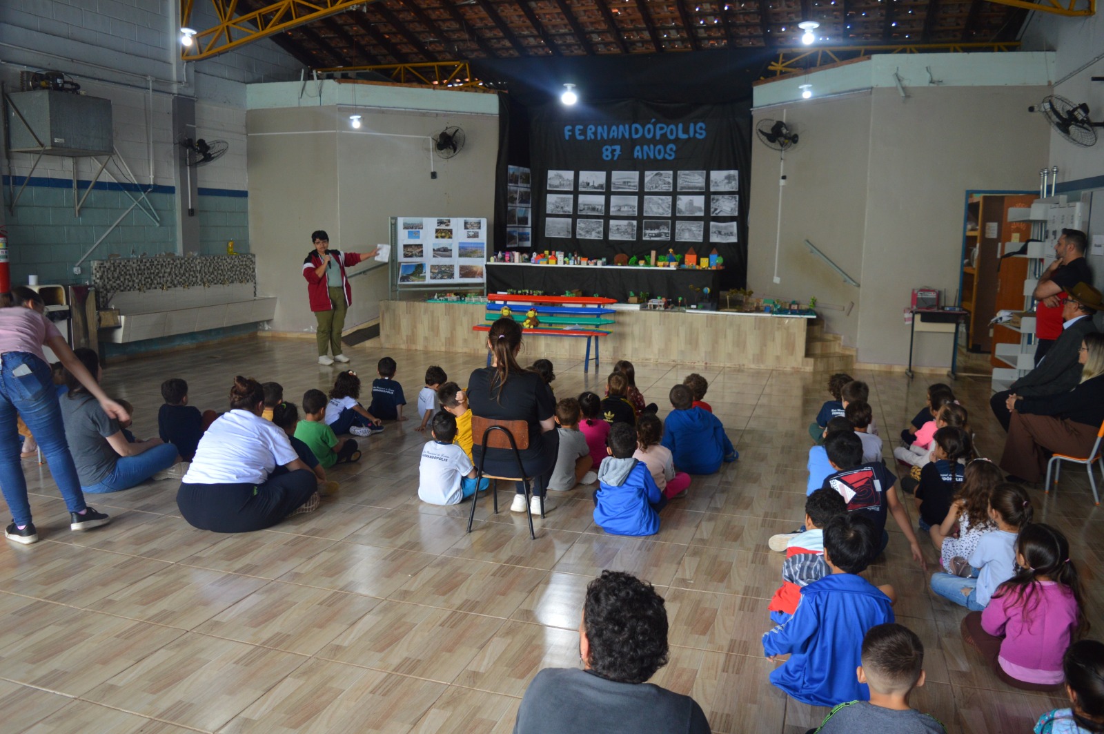 Alunos da pré-escola comemoraram o aniversário de Fernandópolis