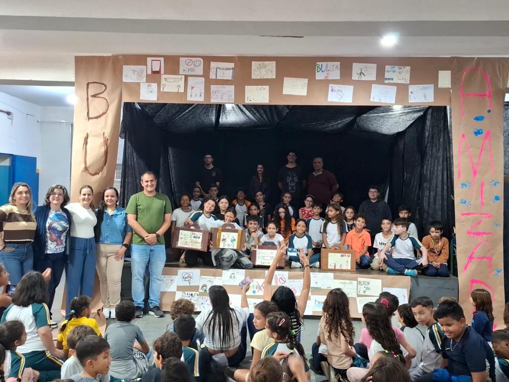 E.M. Profª Elza Pirro Viana promove conscientização sobre bullying através do teatro