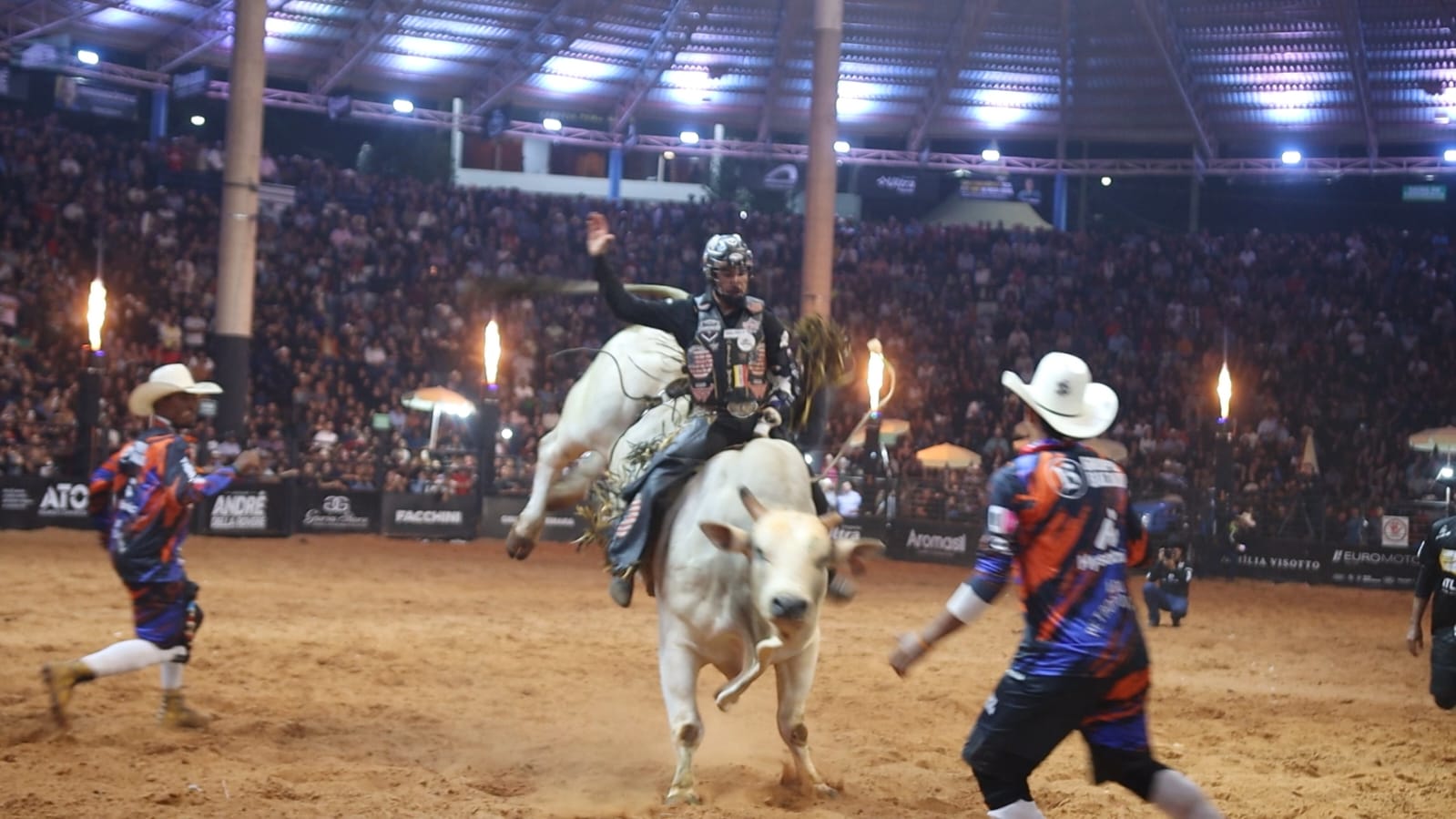 Final do rodeio promete noite histórica na Expo com R$ 800 mil em premiações