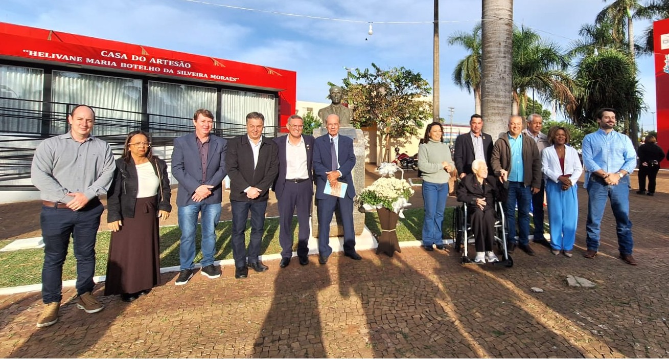 “Vivemos uma retomada”, diz prefeito em ato cívico