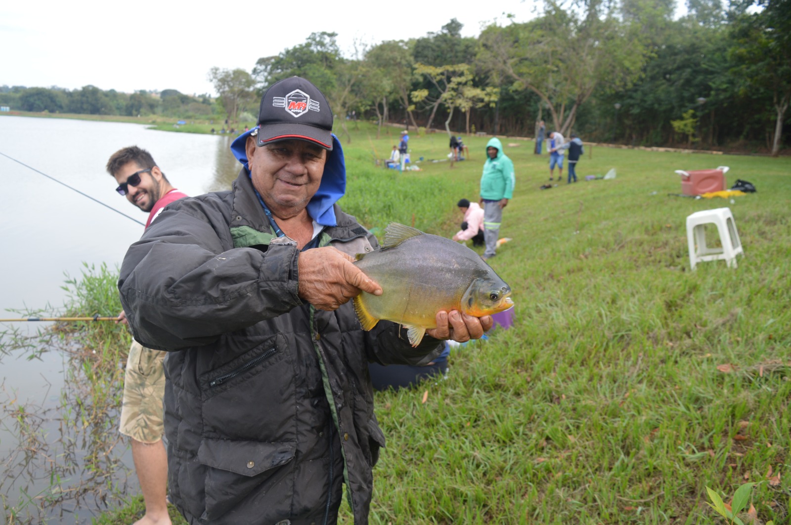 Festival de pesca reúne centenas de famílias na represa