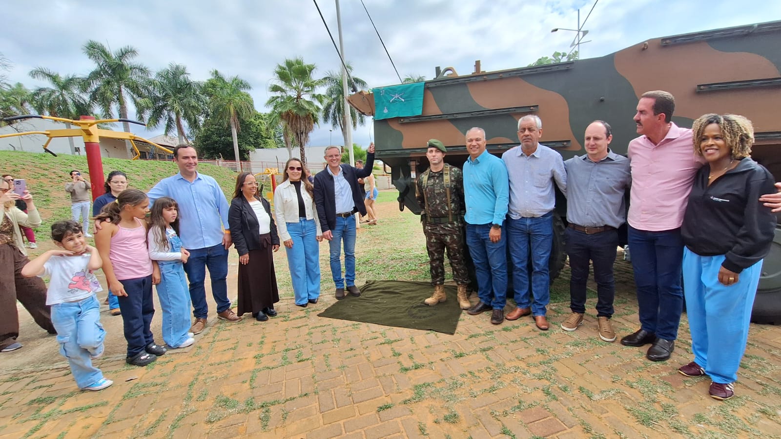 Fernandópolis é eternizada em veículo do Exército