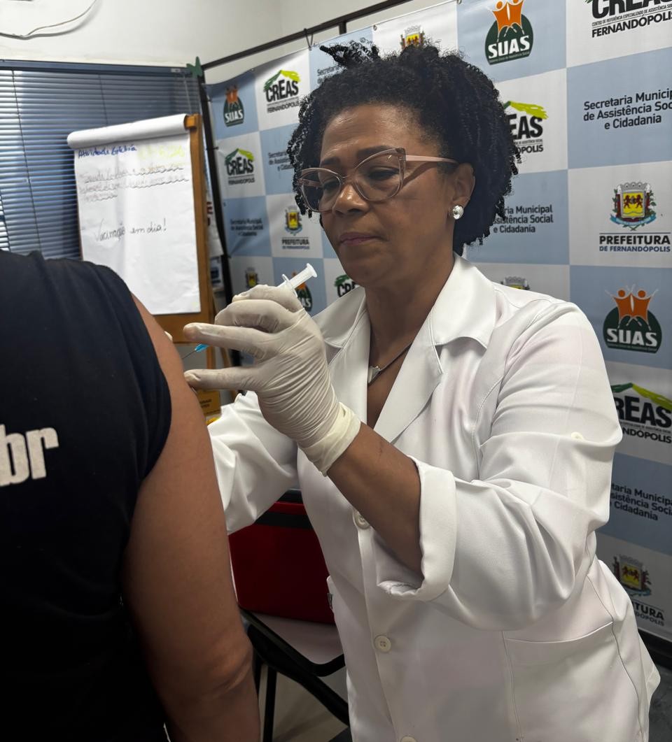 Vacinação contra gripe chega à população em situação de rua em Fernandópolis