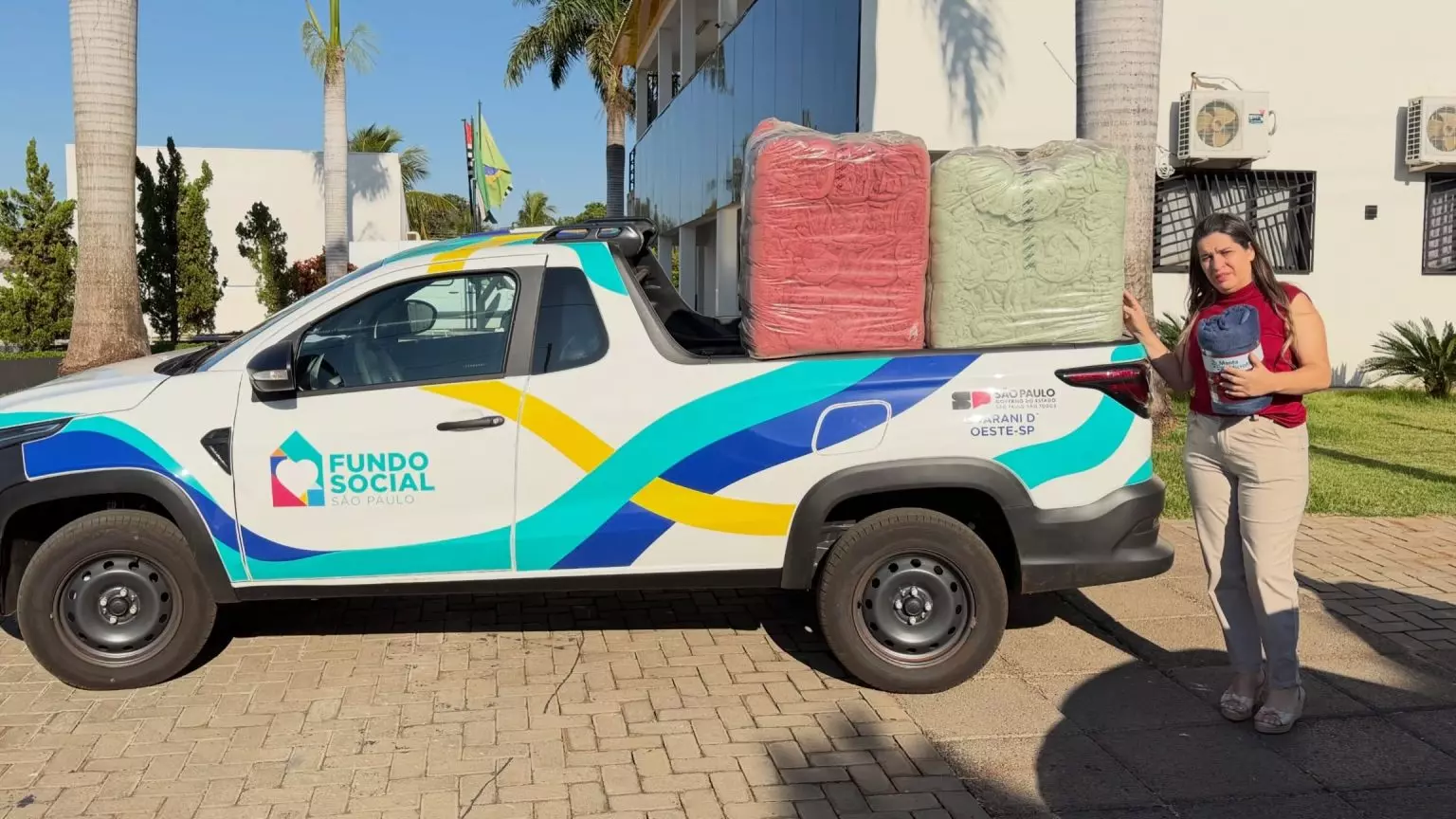 Guarani d’Oeste recebe cobertores do Estado e prepara mutirão para a Campanha do Agasalho