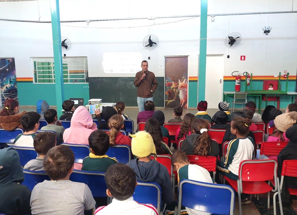 Secretaria Municipal de Educação de Jales promove circuito de palestras sobre astronomia para a OBA em parceria com o Instituto Centauri