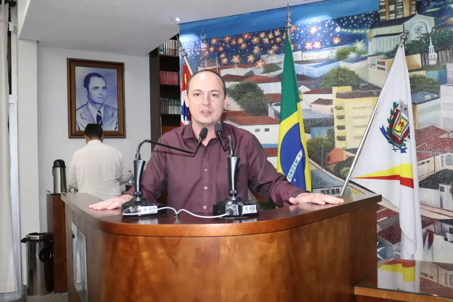 Estudantes de Fernandópolis constroem foguetes com garrafas PET e ganham destaque na Câmara