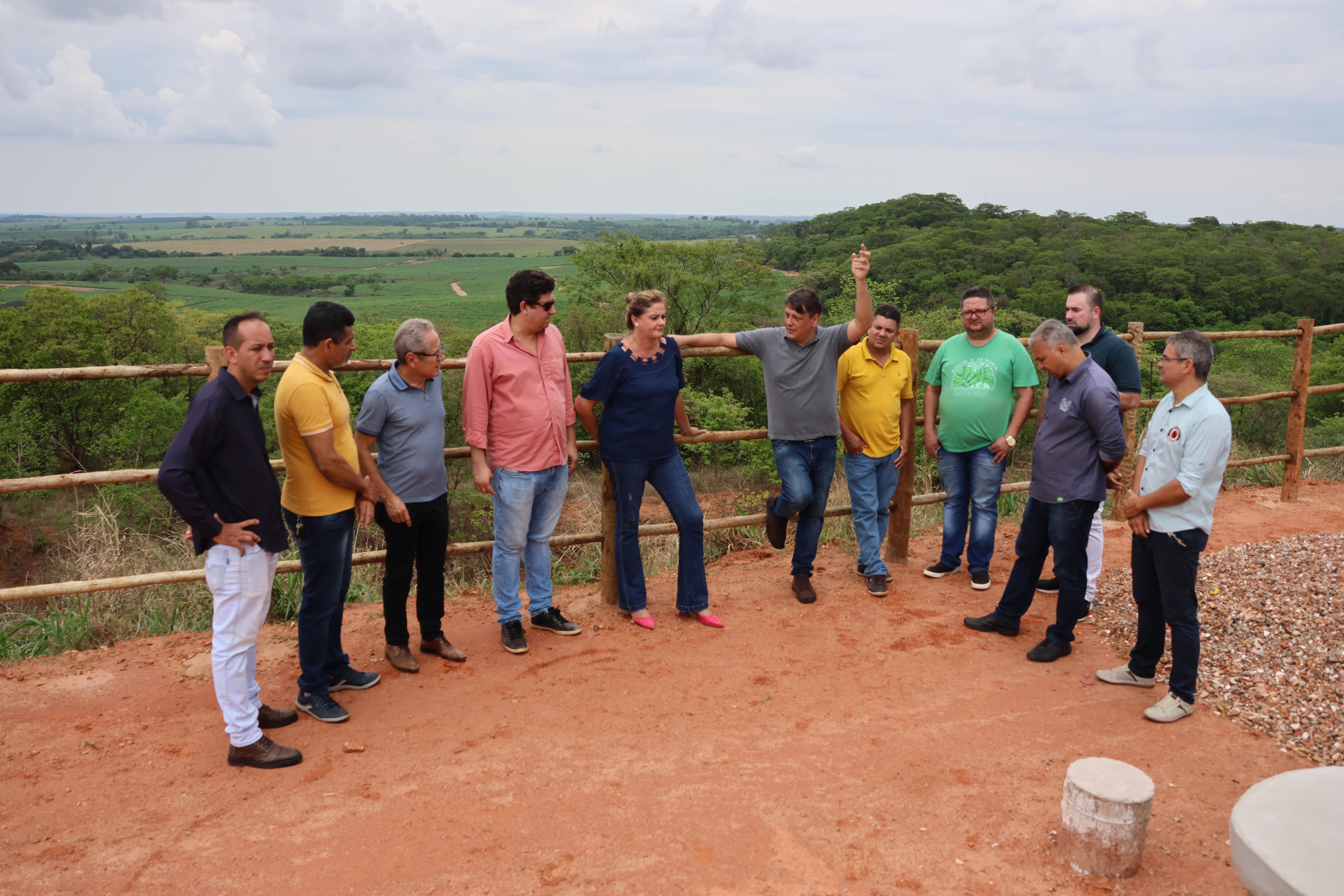 Prefeito e vereadores visitam várias obras em Fernandópolis