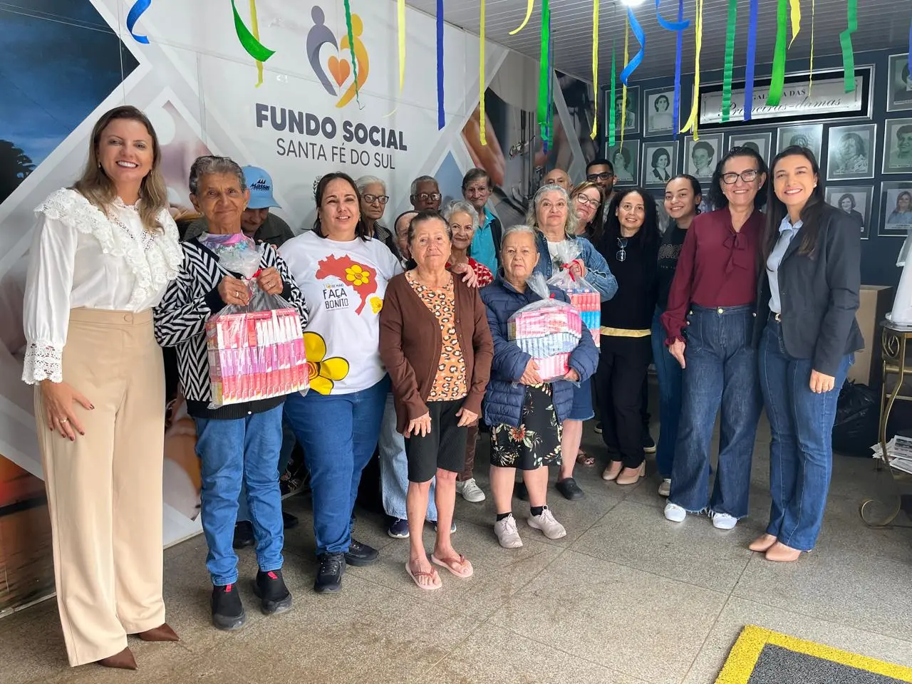 Centro Dia Maturidade realiza doação de gelatinas ao Fundo Social para o Hospital de Amor