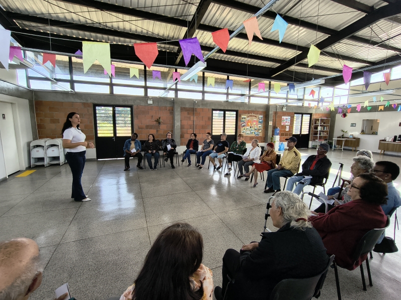Procon Votuporanga orienta idosos sobre direitos do consumidor e prevenção a golpes no Boa Vista II