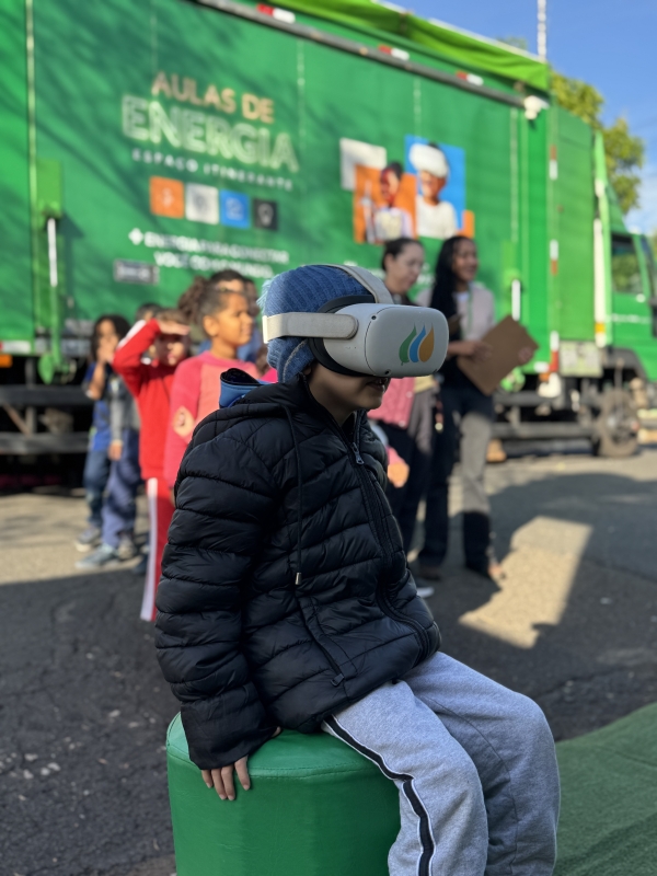Alunos da rede municipal vivenciam experiência interativa sobre eficiência energética
