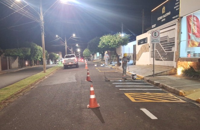 Prefeitura começa a renovar sinalização das ruas