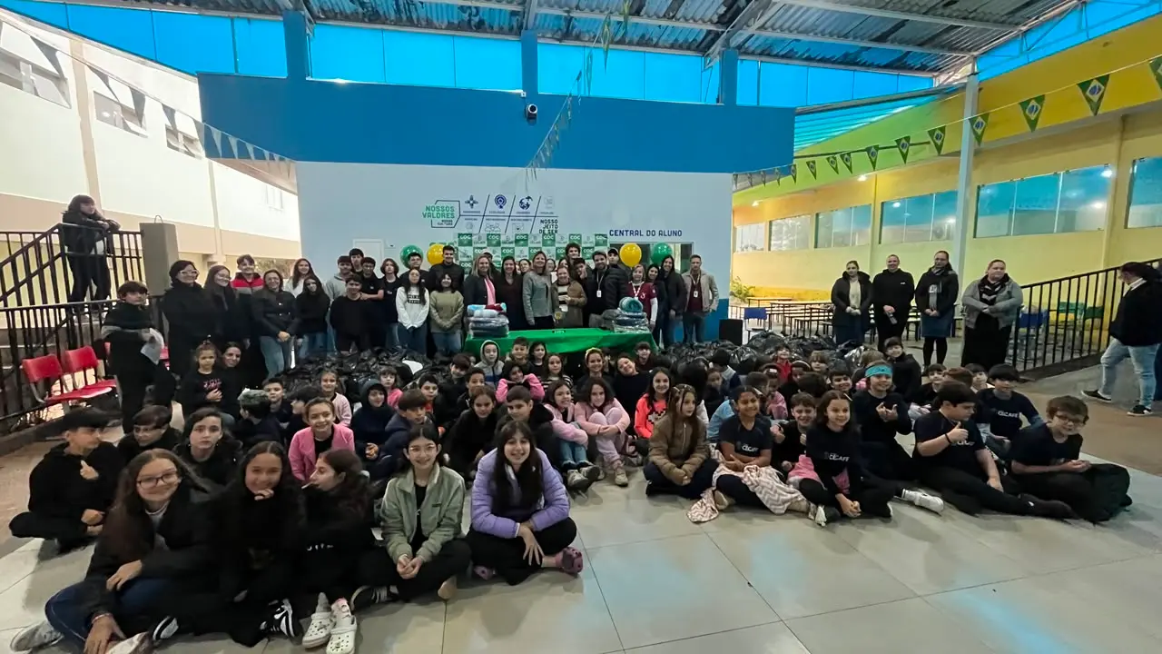 Colégio COC-CECAFE entrega mais de 2,4 mil peças arrecadadas durante campanha solidária ao Fundo Social de Santa Fé do Sul