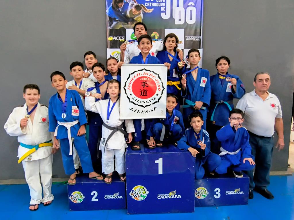 Judocas jalesenses representam Jales em competições estaduais e conquistam 16 medalhas na Copa Catanduva
