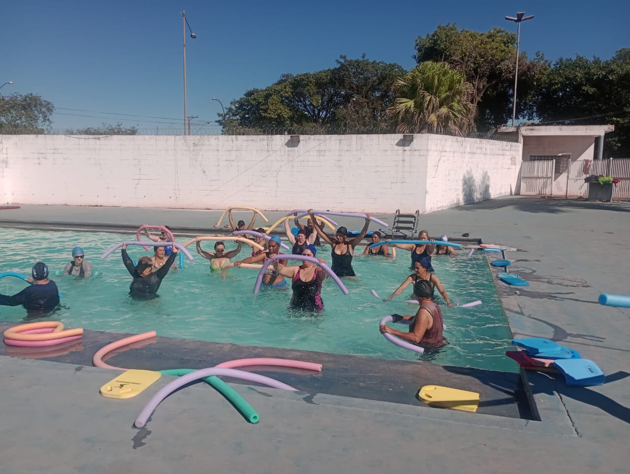 Prefeitura moderniza piscina pública com sistema de aquecimento