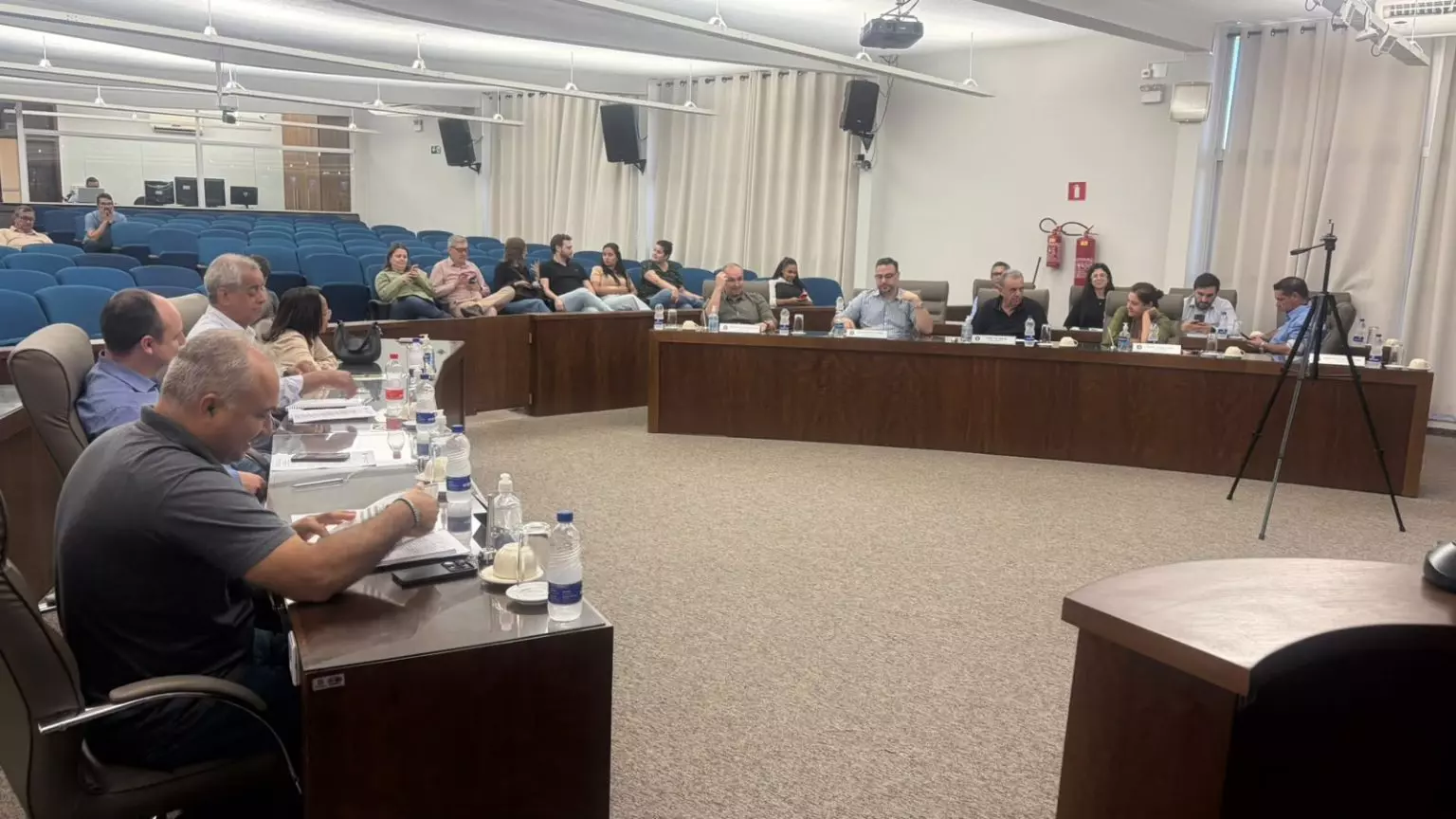 Câmara de Fernandópolis aprova três projetos em sessão extraordinária nesta segunda-feira