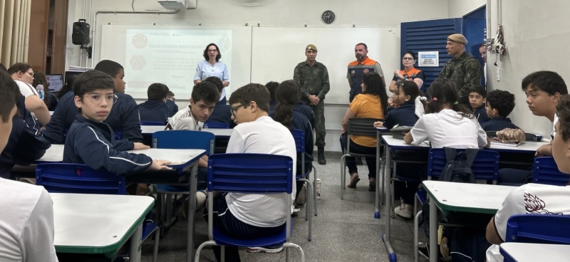 Defesa Civil promove ação de conscientização sobre mudanças climáticas na Escola Estadual Sarah Arnoldi Barbosa