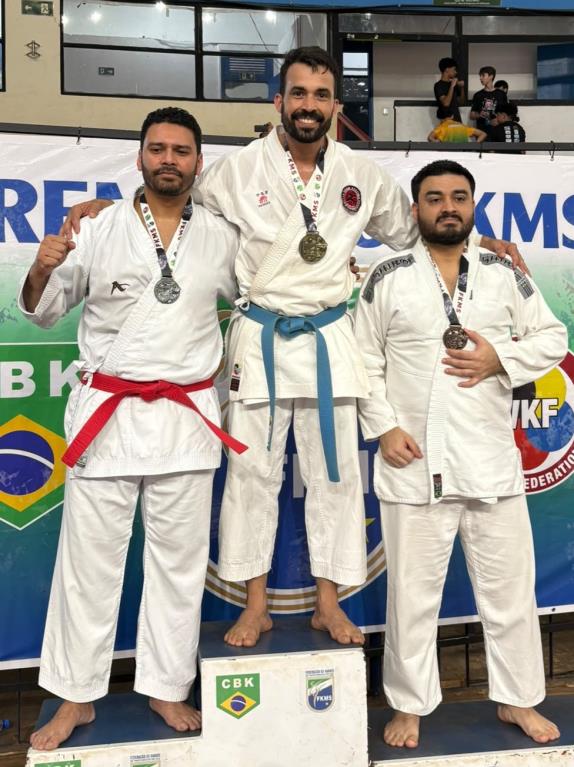 Atletas de Jales conquistam 14 medalhas e demonstram força no Campeonato Estadual de Karatê em Campo Grande/MS