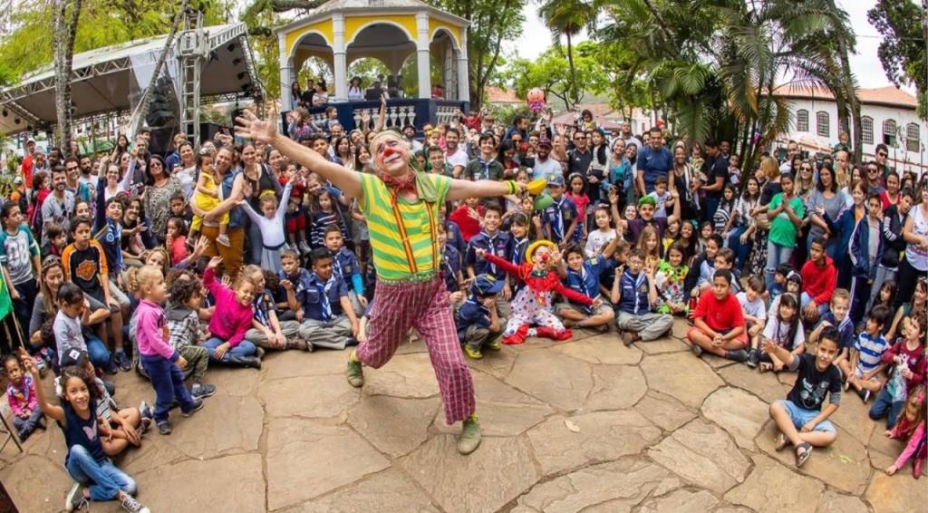 Escola Livre de Teatro divulga agenda de agosto com programação cultural gratuita para toda a população de Jales e região