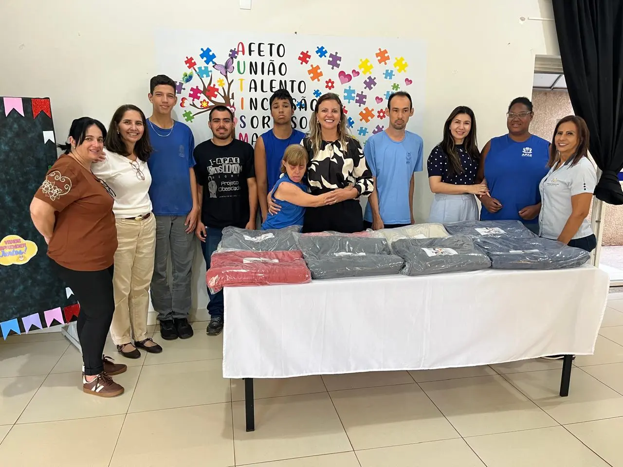Fundo Social realiza entrega de mantas para a APAE de Santa Fé do Sul