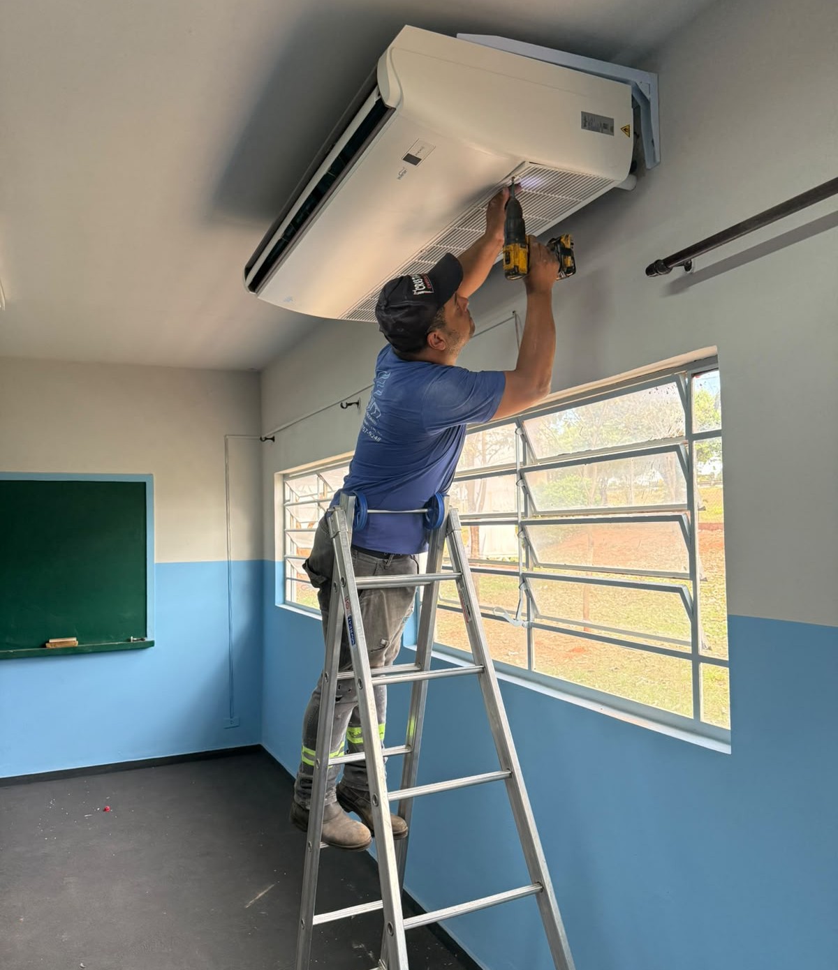 Escolas municipais começam a receber instalação de aparelhos de ar-condicionado