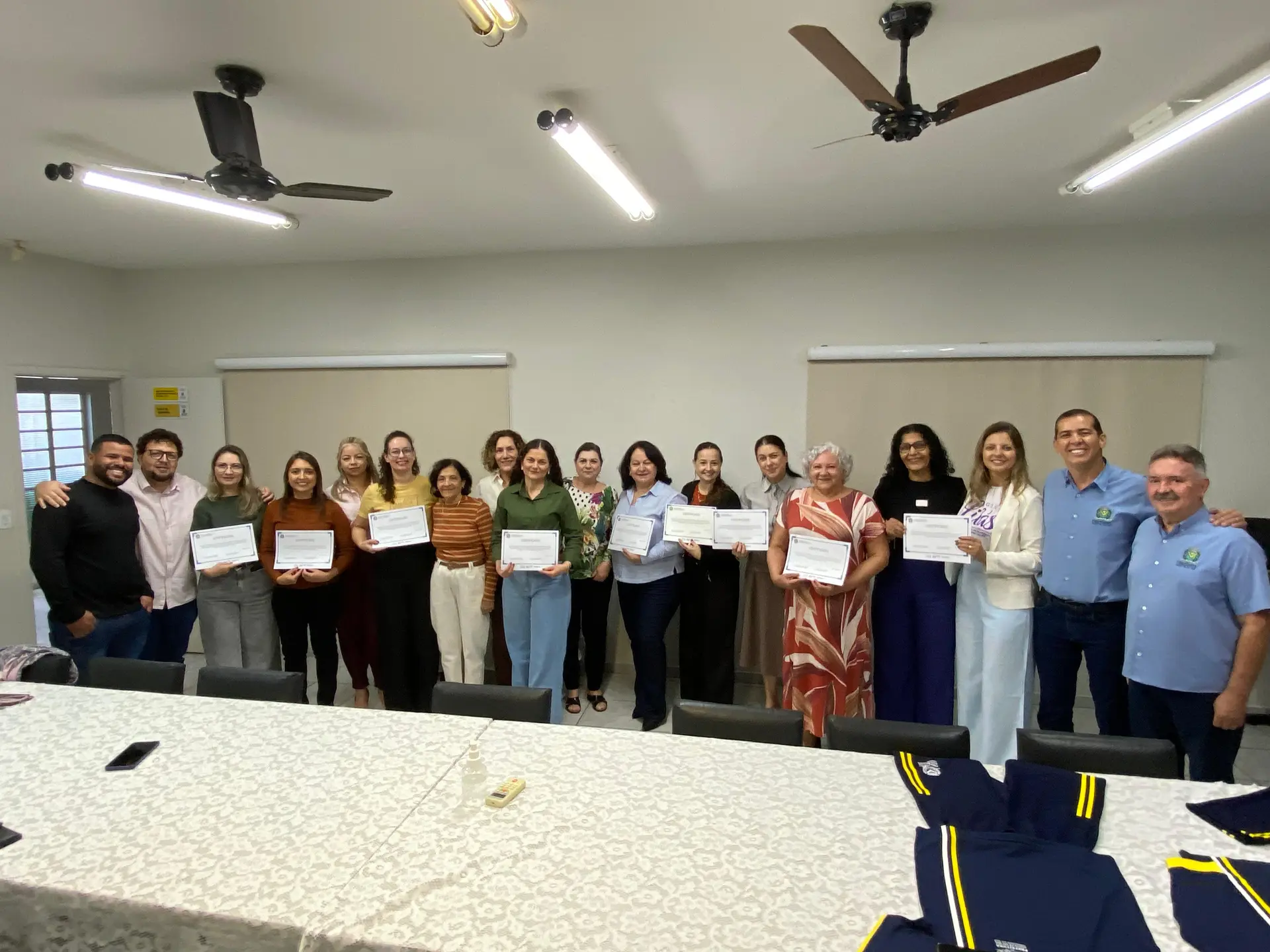 Educação de Santa Fé do Sul entrega certificados de formação em Gestão Escolar a diretores e técnicos da rede municipal